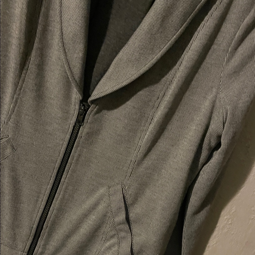 CAbi Women's Pinstripe Blazer - Picture 4 of 6